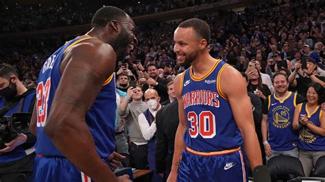 Stephen Curry gifts Draymond Green, Andre Iguodala 